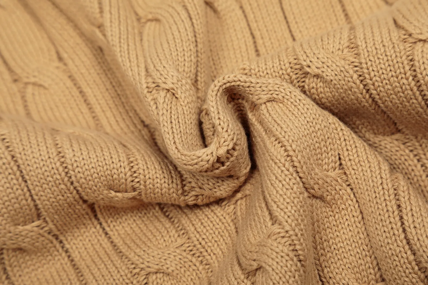 P270 Top quality" Style number: DS822# (not off the shelves all year round) [Ralph Lauren solid color pony embroidered logo lapel twist knitted cardigan] ✅Ralph Lauren Ralph Lauren classic basic versatile lapel knitted cardigan jacket ✅Main supply platform live broadcast Wholesale entity Replacement when out of stock Not off the shelf ✅ZP quality 1:1 version Scan the code to enter the GF website Counter quality ✅Detailed quality is the only one in Guangzhou Imported quality cotton yarn, focusing on high-end, cost-effective, good quality needless to say ✅The version is restored to the original order, the maximum size can be worn up to 160 pounds, loose, comfortable and stress-free ✅The upper body is simple and easy to match, ootd must-have style, good-looking clothes are never picky, a must-have recommendation for couples. Size: S-XL Color: black white gray almond light blue khaki pink burgundy Chinese red navy white label navy red label